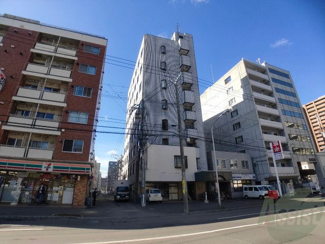 札幌市中央区南五条西のマンションの建物外観