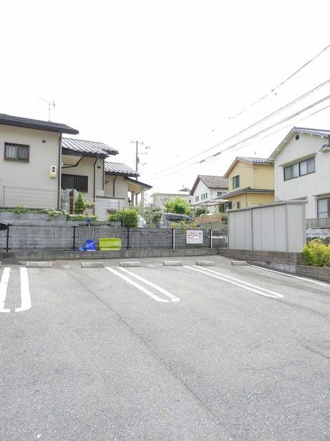 【広島市東区福田のアパートの駐車場】