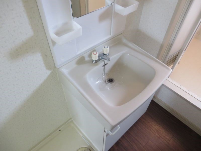 洗面設備　ノズルが伸びるシャンプードレッサー