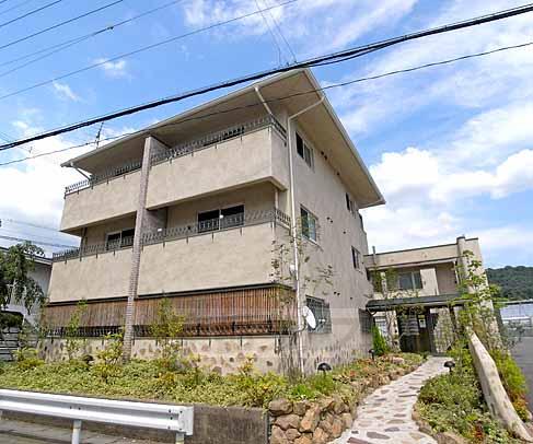 京都市北区上賀茂前田町のマンションの建物外観