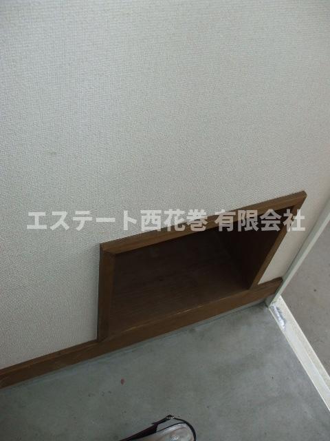 玄関　小さな下駄箱