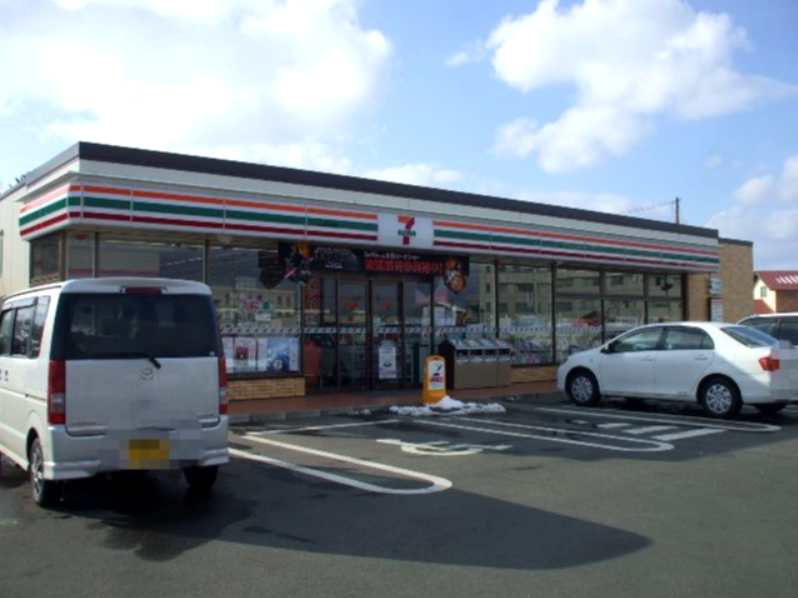 コンビニ　セブンイレブン 花巻城内（コンビニ）まで744m