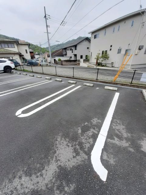 【備前市伊部のアパートの駐車場】