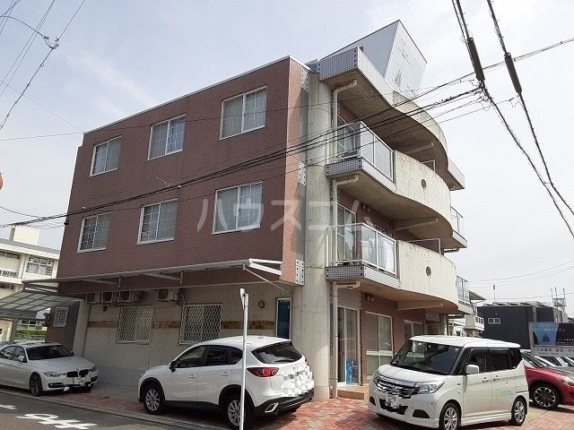 【春日井市知多町のマンションの建物外観】