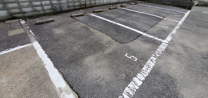 【Y’s書写の駐車場】