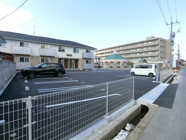 【米子市東福原のアパートの駐車場】