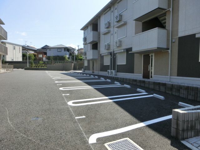 【千葉市中央区都町のアパートの駐車場】