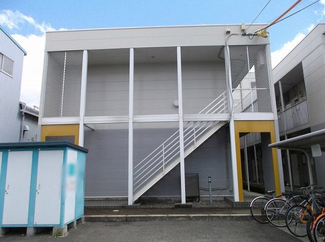 【レオパレスプレノタートIの建物外観】