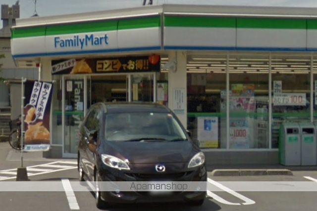 コンビニ　ファミリーマート（コンビニ）まで500m