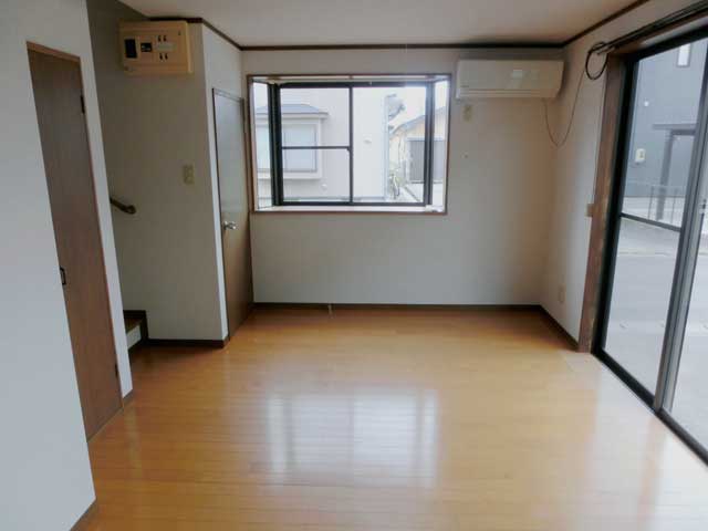 東町五丁目青木貸家の居間写真