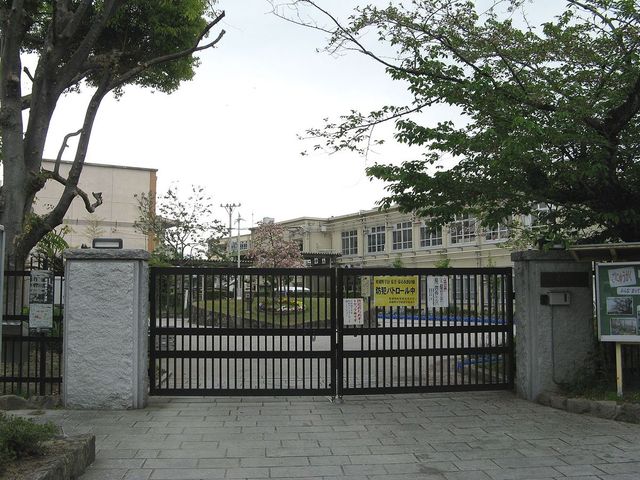 小学校　京都市立嵯峨野小学校（小学校）まで750m