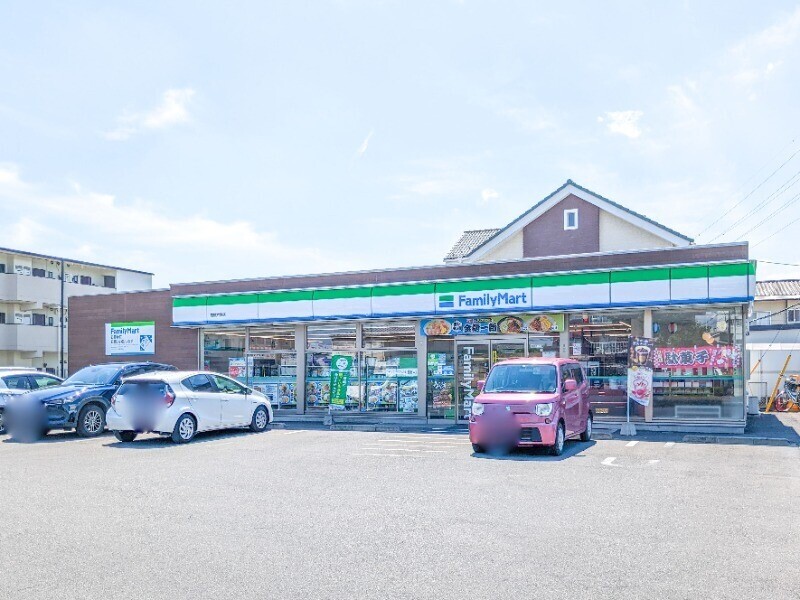 コンビニ　ファミリーマート前橋六供店（コンビニ）まで527m