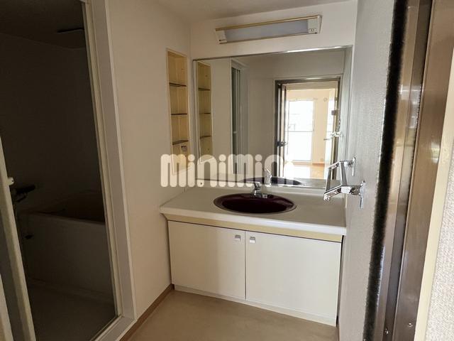 洗面設備　大きな鏡で嬉しいですね♪