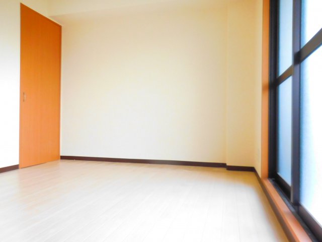 居室・リビング　同マンション別部屋