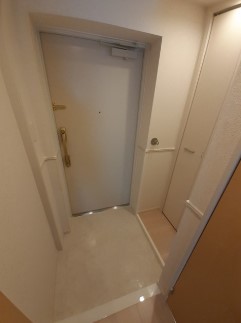東京メトロ南北線 王子神谷駅 徒歩12分 5階建 築5年の玄関写真