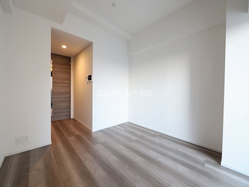 その他　洋室6.6帖　エアコン付　収納充実　バルコニー