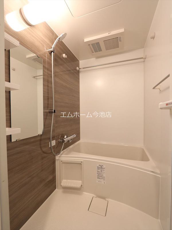 バス・シャワールーム　浴室暖房乾燥機能付バス