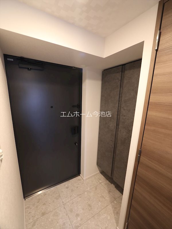 玄関　玄関　シューズボックス付