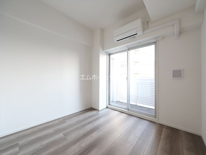 バルコニー　洋室6.6帖　エアコン付　収納充実　バルコニー