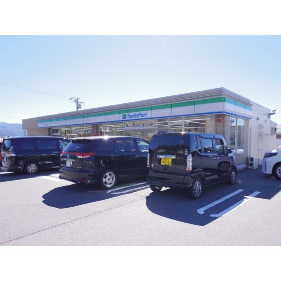 コンビニ　ファミリーマート岡谷神明町店（コンビニ）まで1068m