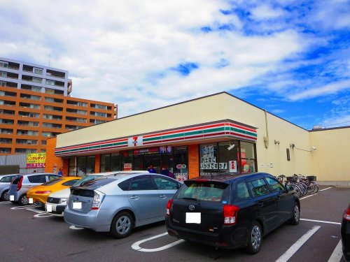 コンビニ　セブンイレブン用賀インター店（コンビニ）まで566m