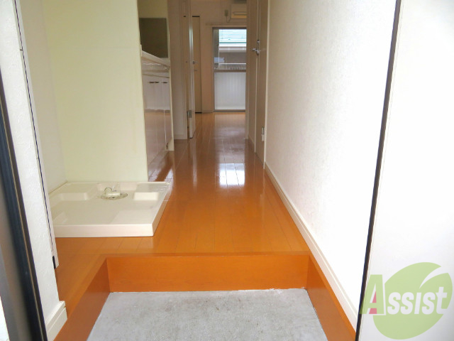 玄関　玄関になります。毎日の出入りはこちらから。