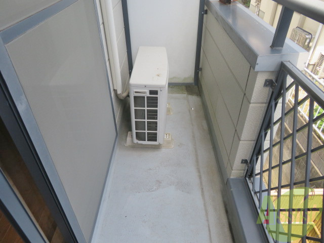 バルコニー　バルコニーは洗濯物を干すスペースがあります。
