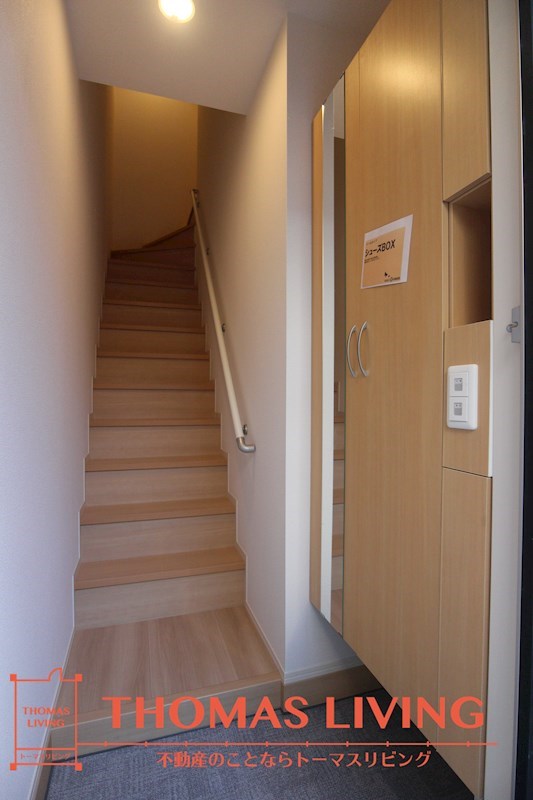 玄関　玄関右手が収納です