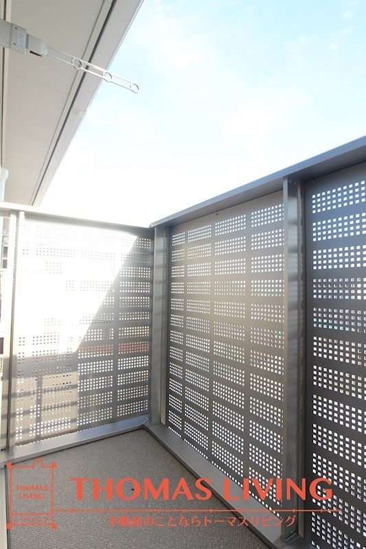 バルコニー　日当たり良好なバルコニー