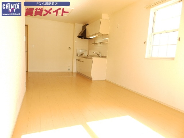 居室・リビング　同物件別室写真