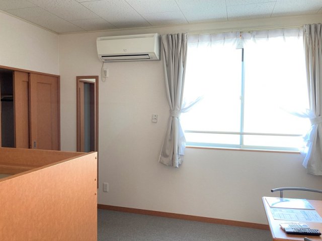 その他部屋・スペース　１階はフローリング、２階は絨毯の仕様となっております