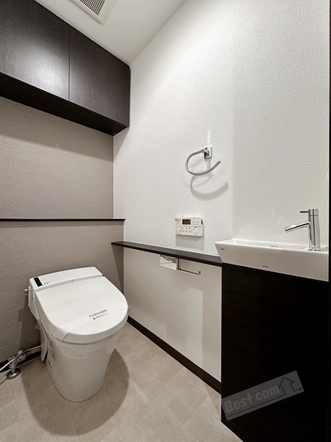 トイレ　温水洗浄便座付き♪