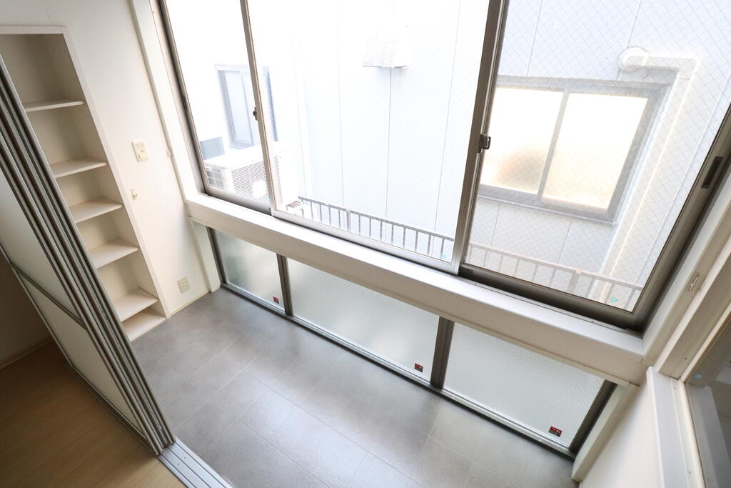 バルコニー　インナーバルコニーで雨の日も心配ないですね♪
