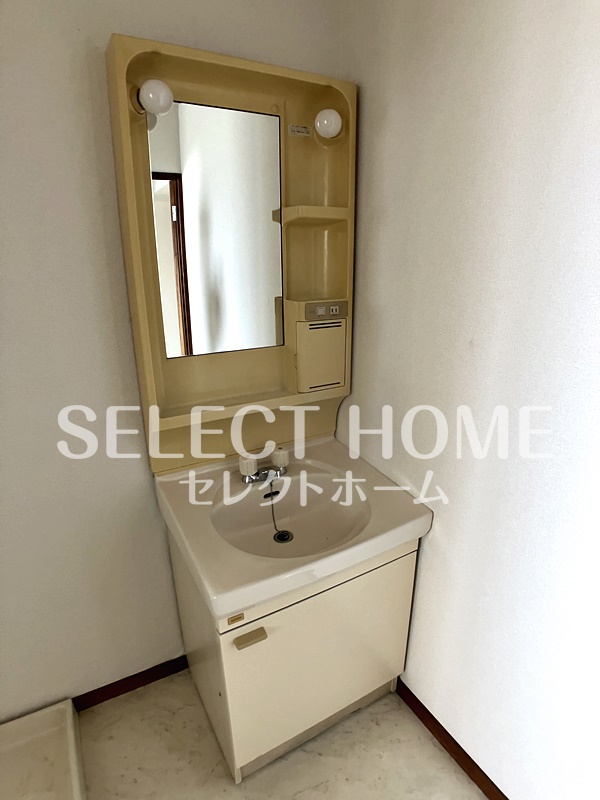 洗面設備　朝の支度にも助かる、独立の洗髪洗面化粧台