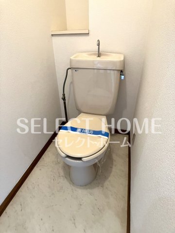 トイレ　落ち着いた色調のトイレです