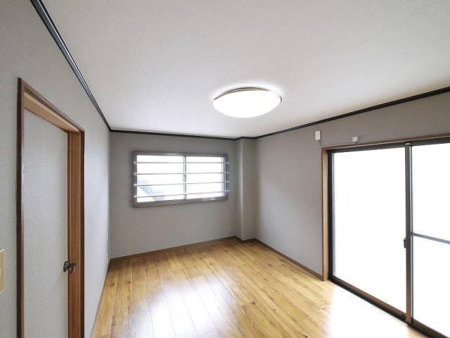 その他部屋・スペース　広くて明るい寝室