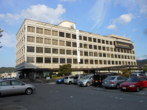 役所　彦根市役所（役所）まで527m