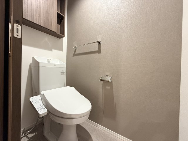 トイレ　同物件別号室の写真です。