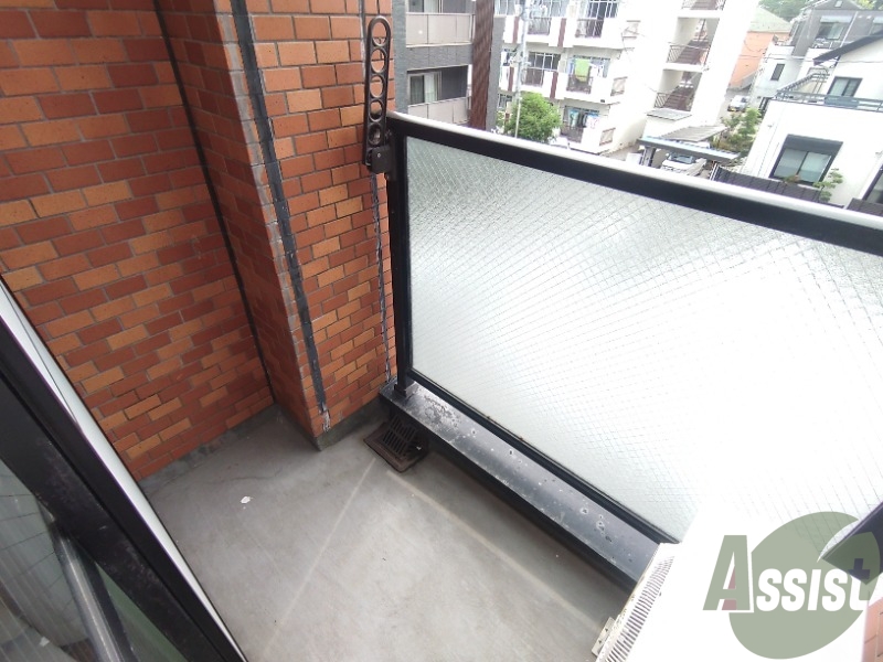 バルコニー　バルコニーがあるので洗濯物は外に干せそうですね～