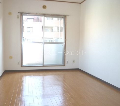 居室・リビング　明るい洋室です※参考画像