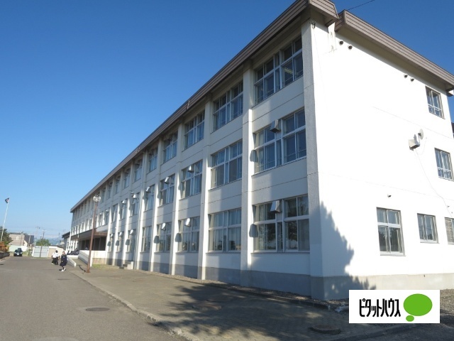 中学校　旭川市立愛宕中学校（中学校）まで841m