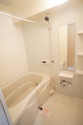 バス・シャワールーム　コンパクトで使いやすいお風呂です