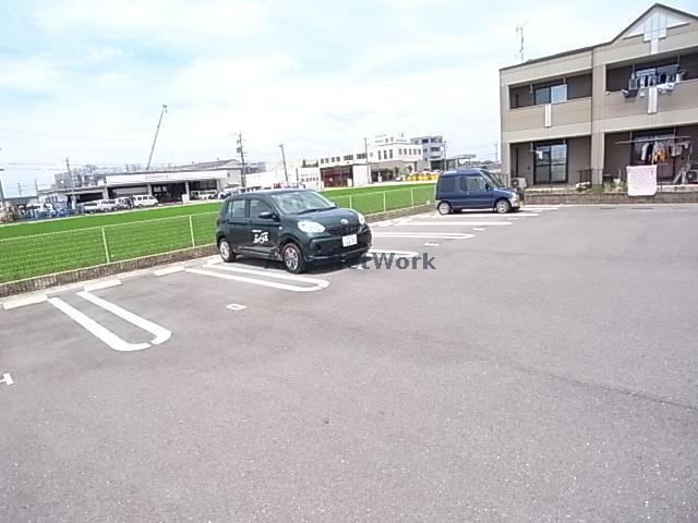 駐車場　駐車場