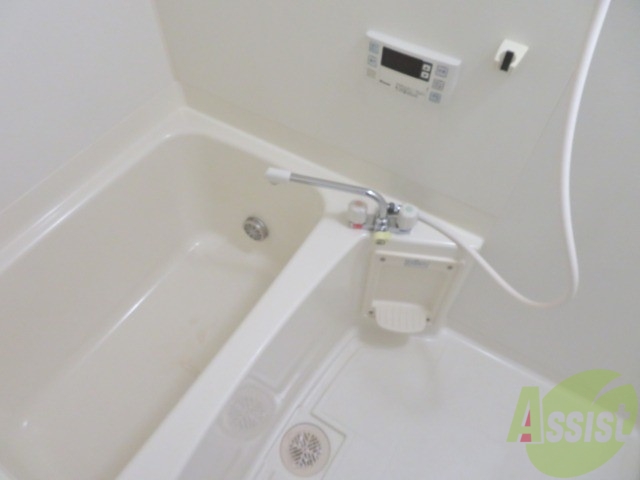 バス・シャワールーム　こちらはお風呂。一日の疲れをここで癒してください。