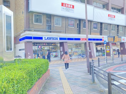 コンビニ　ローソン国府宮駅前（コンビニ）まで424m