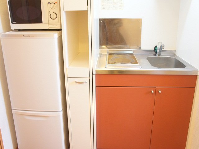 キッチン　キッチン周りにも収納スペースがあります♪