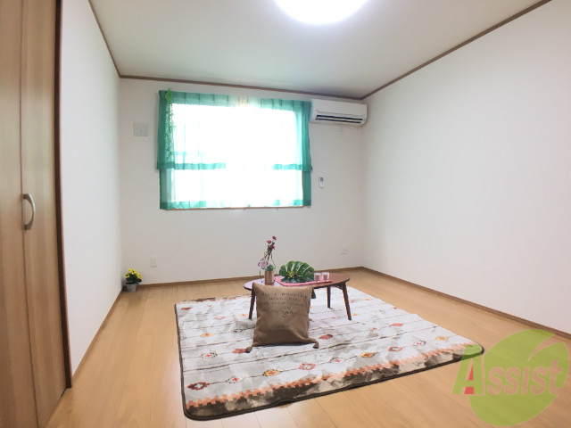 居室・リビング　シンプルな１Ｋのお部屋。ペットも飼えますよー。