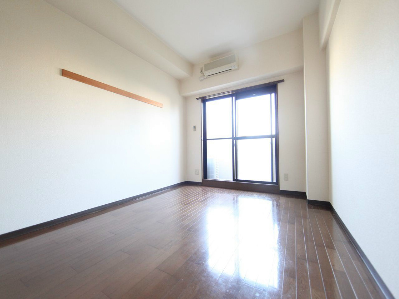 その他部屋・スペース　洋室8帖　エアコン完備　バルコニー