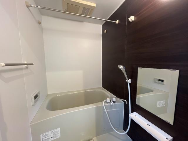 トイレ　バス（追焚き機能・換気乾燥機付き）