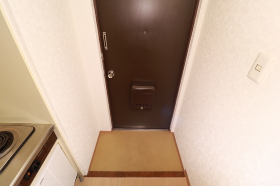 玄関　※別号室の写真です。